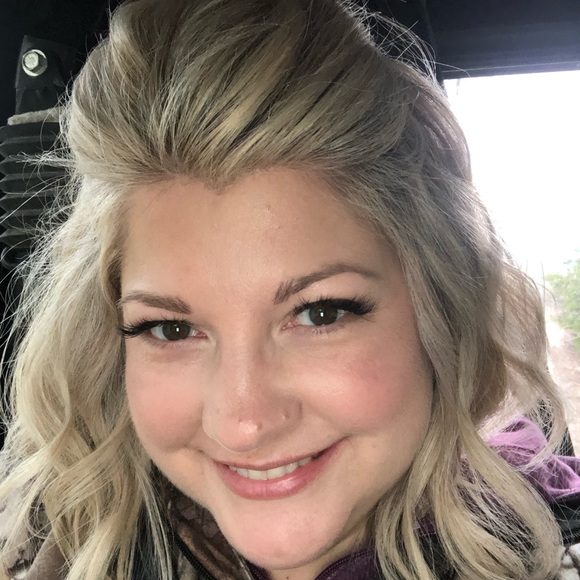 Meet your Posher, Angela - Picture 1 of 1